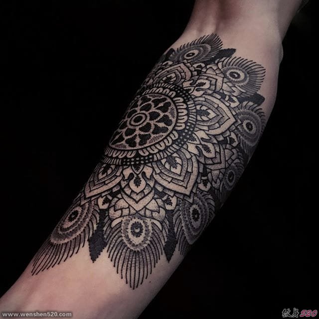 黑色的时尚花臂纹身点刺技巧几何纹身图案