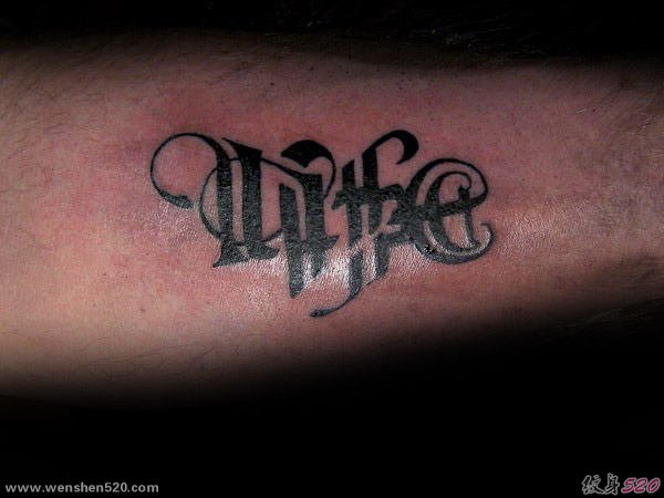 20多款帅气的花体大刻字纹身图案