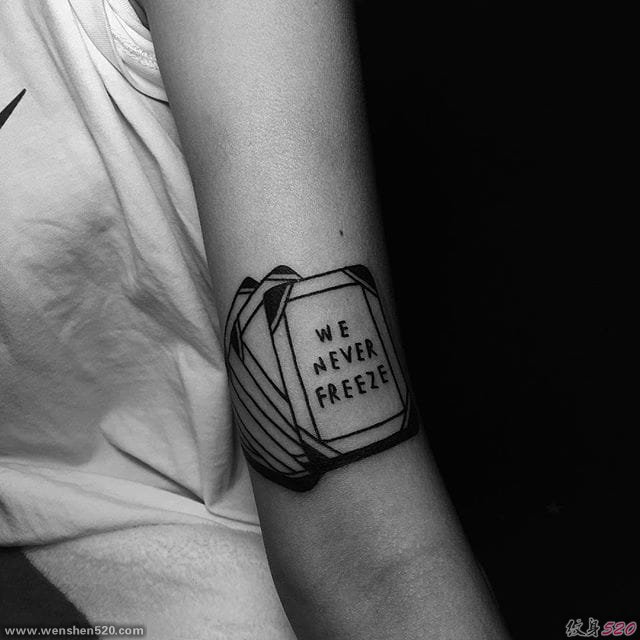 彩色女神纹身小清新风格简单个性线条纹身图案