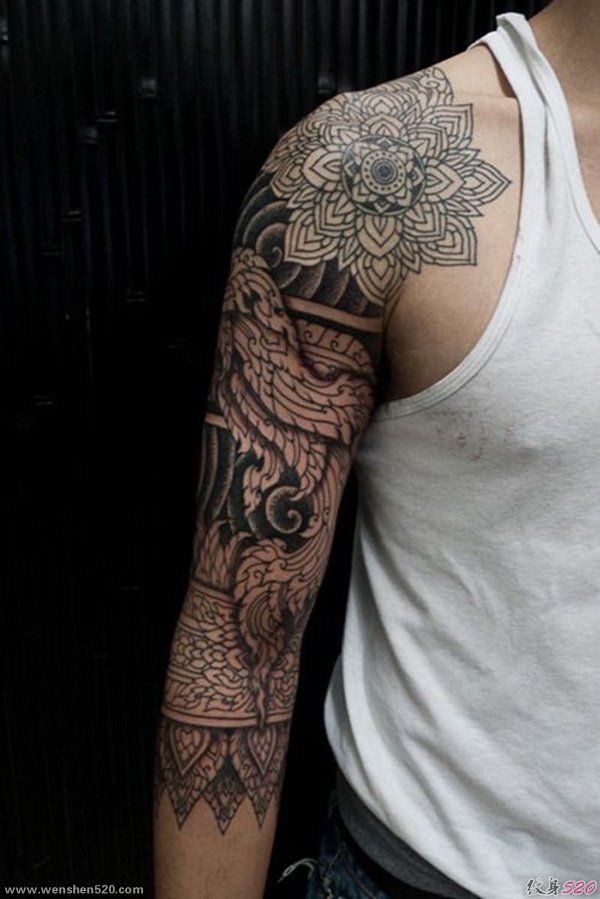 漂亮的黑灰色曼陀罗花臂纹身图案