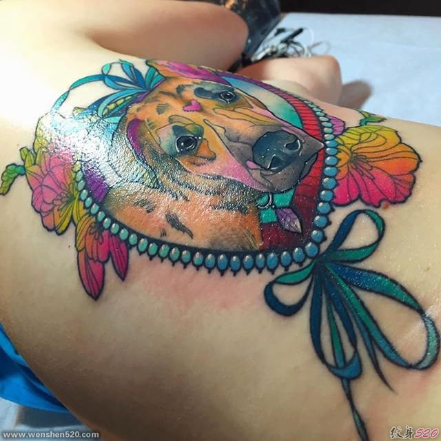 五颜六色的可爱动物图案纹身水彩风格