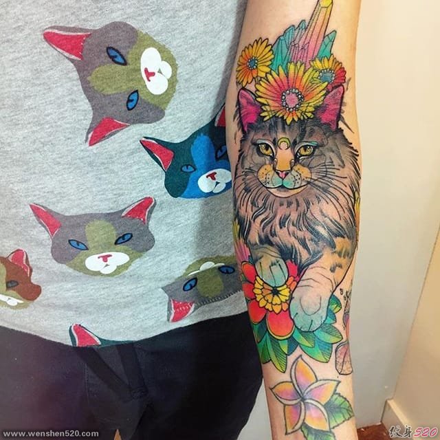 五颜六色的可爱动物图案纹身水彩风格
