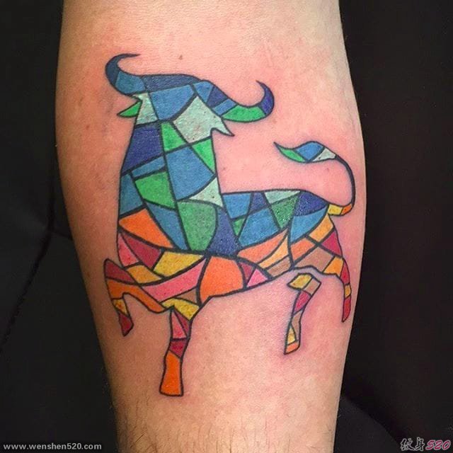 简单个性线条纹身动物公牛头纹身和毕加索纹身图案