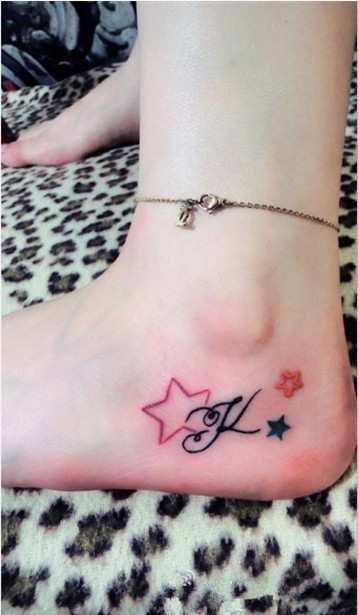 女性脚部彩色星星可爱女性专属刺青