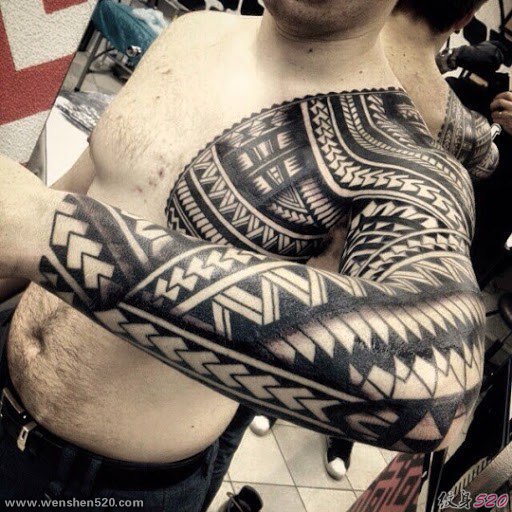 男性超帅气的花臂部落图腾纹身图案