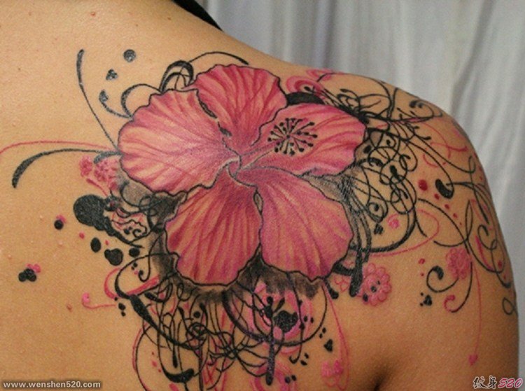 美女超喜爱的水彩泼墨纹身小花朵图案