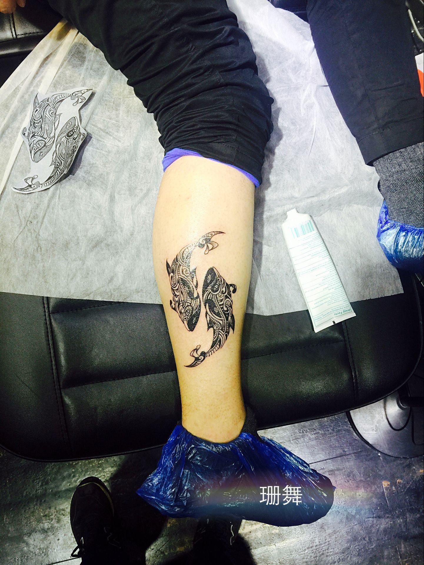 女生纹身，玛雅图腾鱼，锦鲤，鲤鱼，后背，小腿纹身