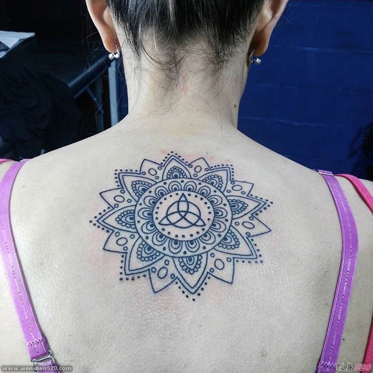 漂亮的几何元素纹身点刺技巧曼陀罗图案纹身