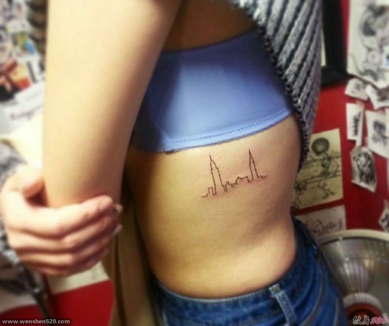 描绘城市标志建筑天际线的纹身图案