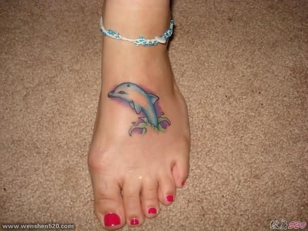 多款可爱的蓝色的现实主义风格纹身海豚纹身动物图案