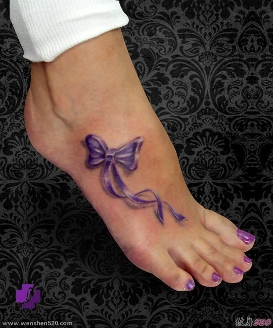 女孩足部或腿部上女神纹身小清新纹身蝴蝶结图案