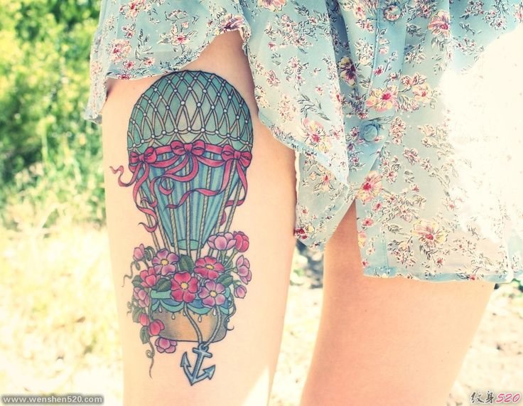 女性性感部位上漂亮的热气球纹身图案