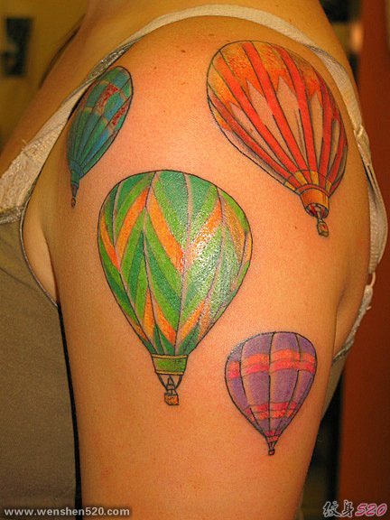 女性性感部位上漂亮的热气球纹身图案