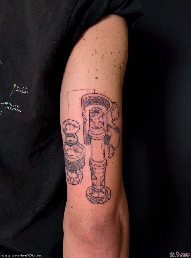 手大臂膀上的机械部件图案纹身图片