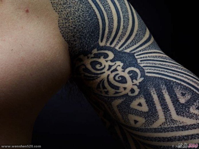 漂亮的黑色的点刺纹身几何纹身图案