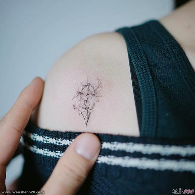 一组可爱又微小的小清新植物纹身图案