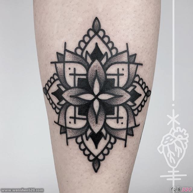 一组黑白点刺纹身风格简单个性线条纹身图案