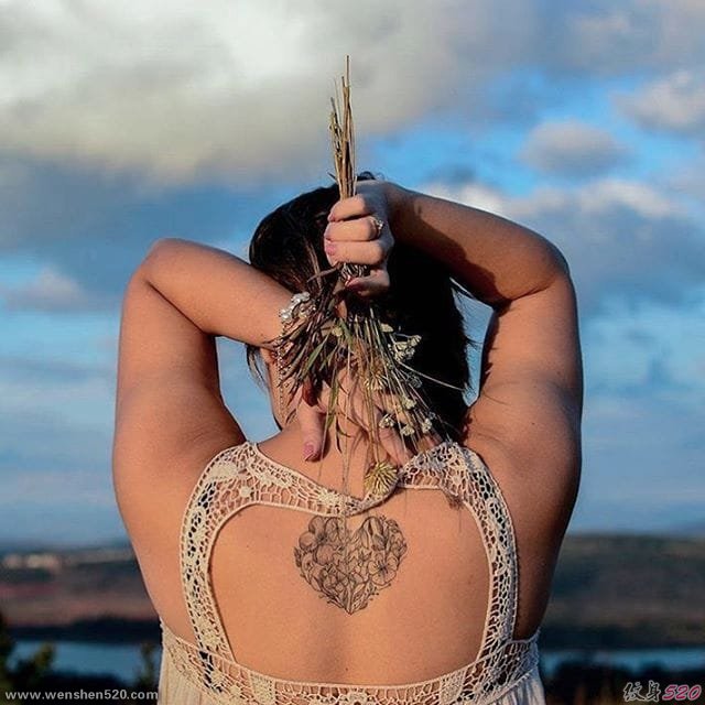 一组女生喜爱的简单小清新文艺纹身图案