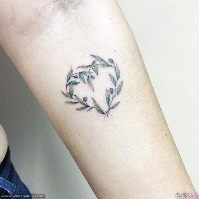 一组女生喜爱的简单小清新文艺纹身图案