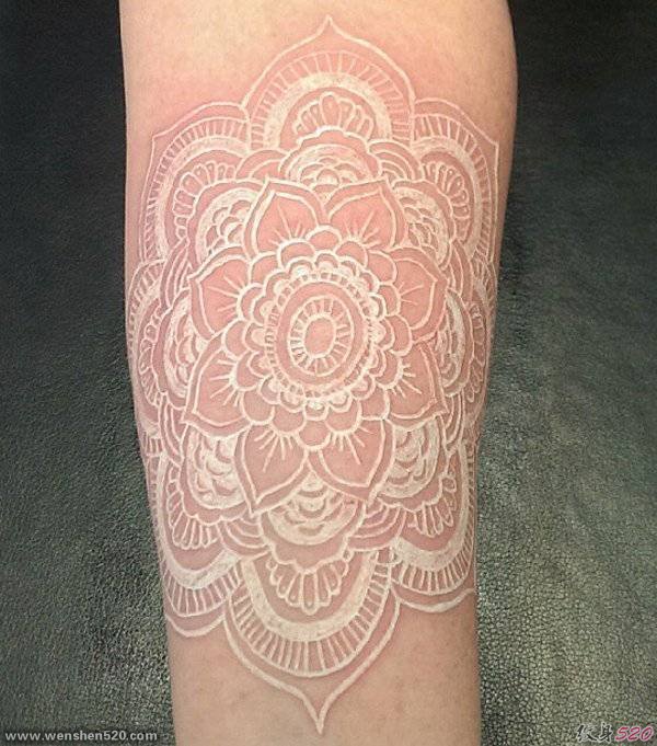 一组女生喜爱的超美的白色隐形纹身图案