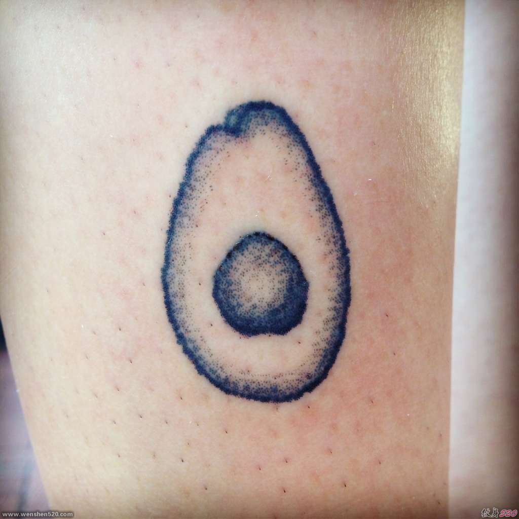 一组简单写实的美味食物纹身图案