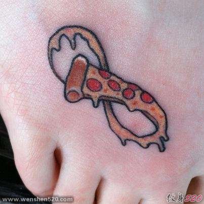 一组简单写实的美味食物纹身图案