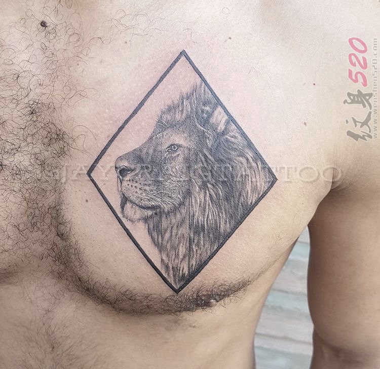 男生胸部纹身黑白灰风格纹身点刺技巧几何元素纹身狮子王纹身动物图片