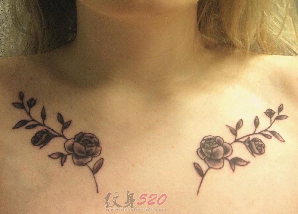 女生双肩对称纹身黑白灰纹身点刺纹身植物纹身素材花朵纹身图片