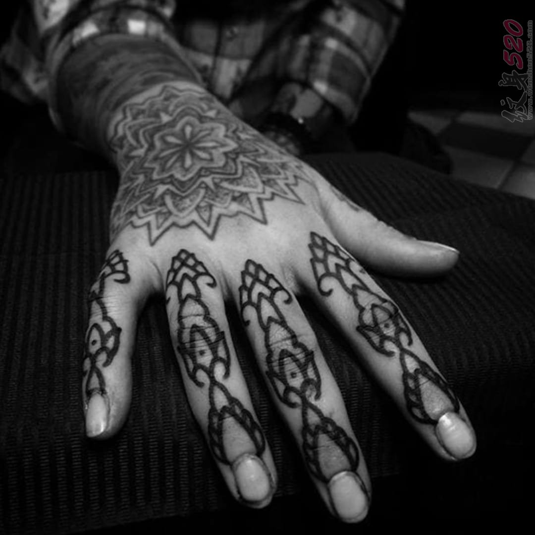 一组手指上黑白纹身简单个性线条纹身图案大全