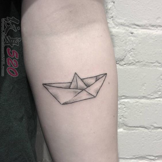 一组关于折纸艺术的几何元素纹身简约线条纹身图案