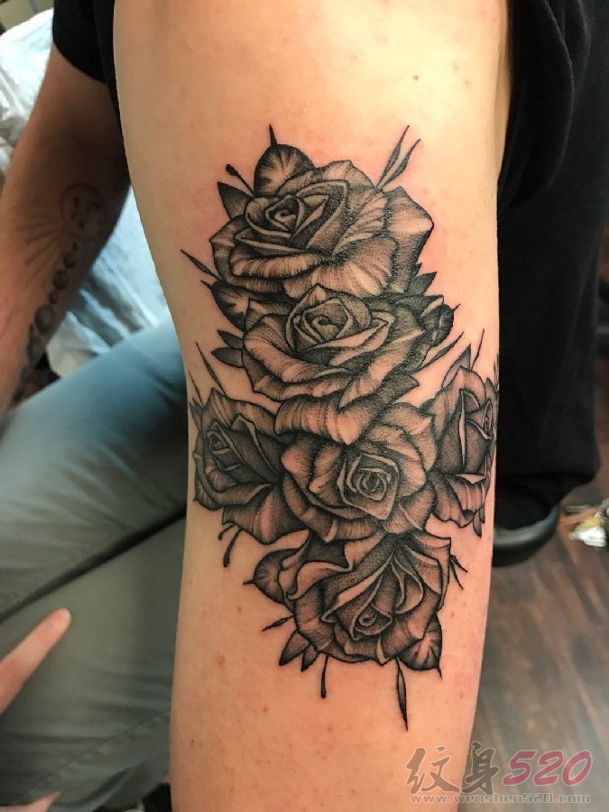 手臂上纹身黑白灰风格抽象线条纹身点刺技巧植物纹身素材花朵纹身图片
