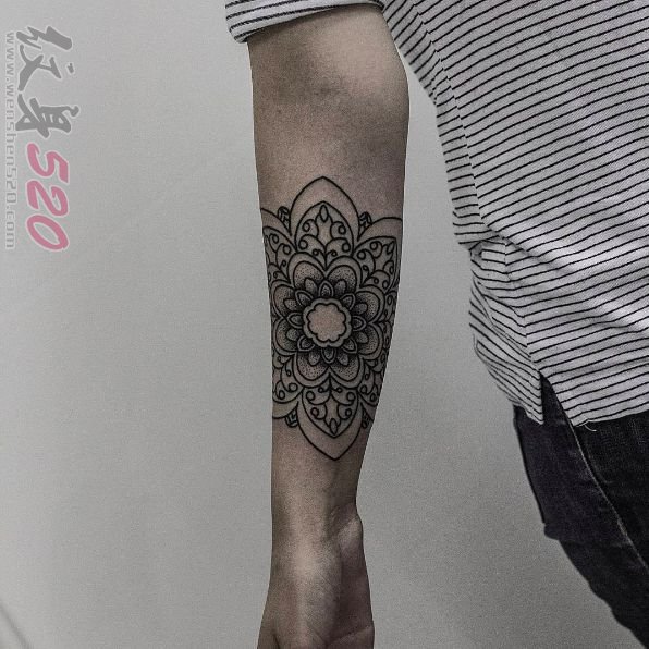 个性黑白点刺技巧植物抽象线条纹身图案