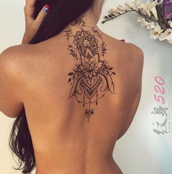 女生颈后黑白文艺小清新纹身图案