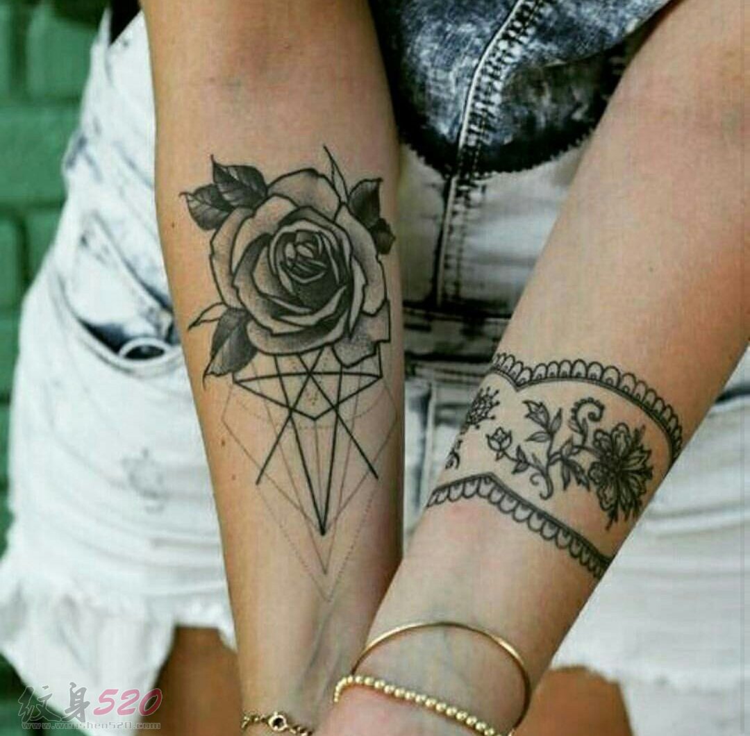 女生手臂上各种创意个性纹身图案