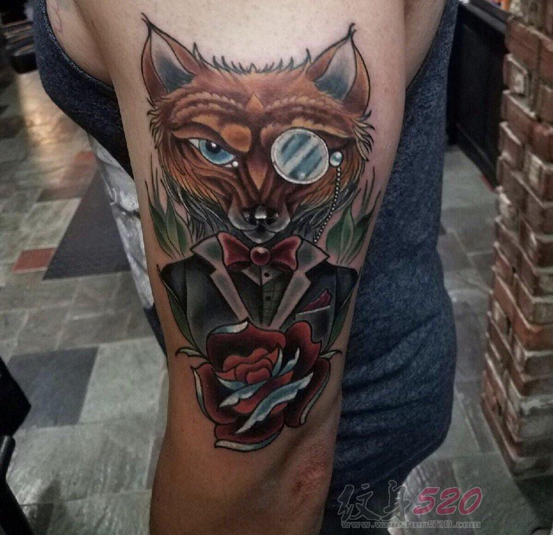 男生手臂上彩绘动物点刺技巧狐狸纹身图片