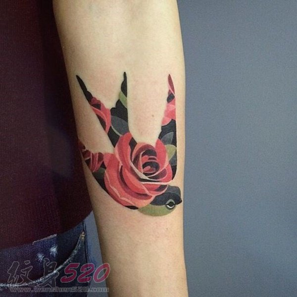 一组关于动物小燕子创意个性纹身图案