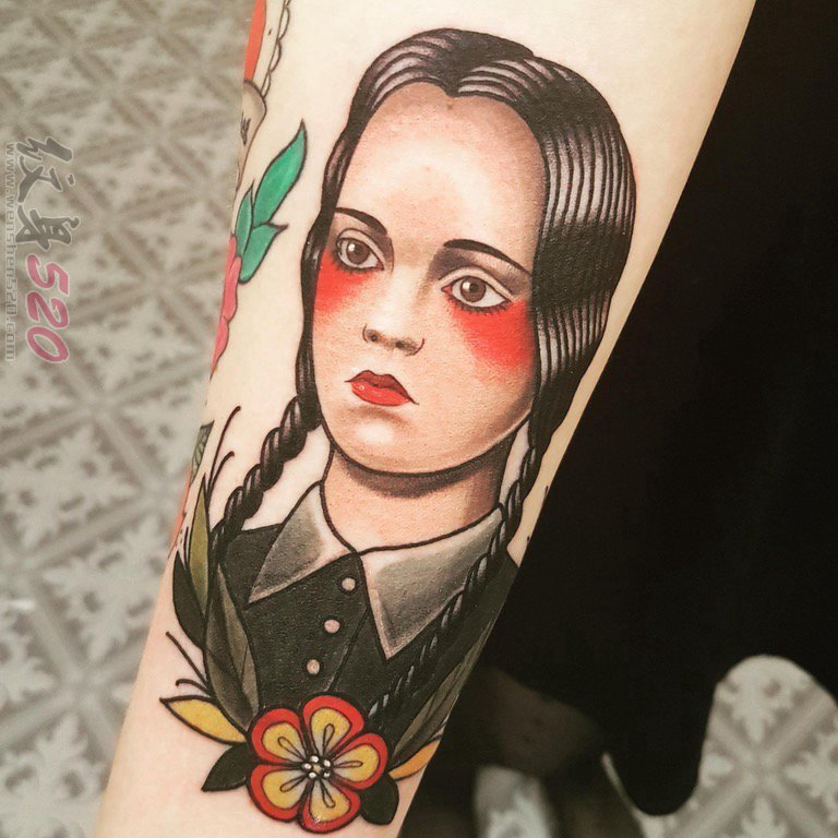 女生手臂上彩绘植物素材抽象线条人物肖像纹身图片