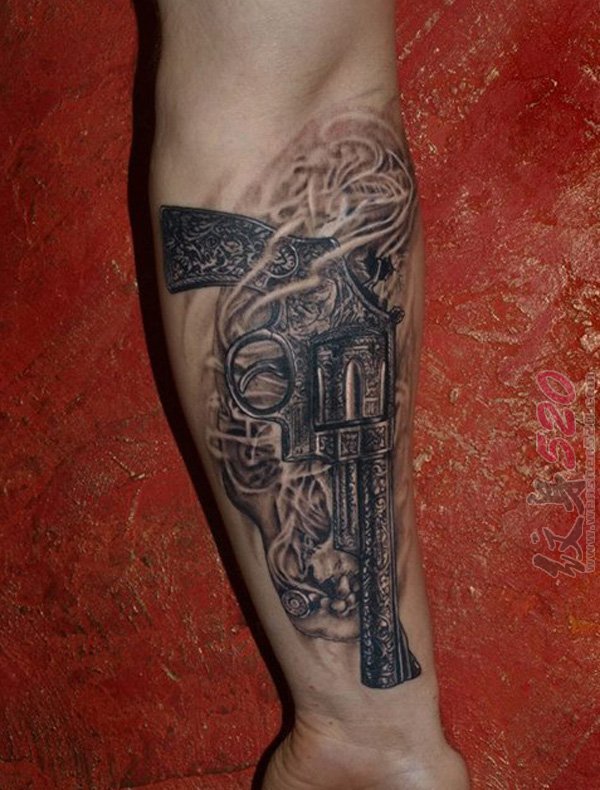 一组手臂上的黑灰抽象线条创意纹身图案