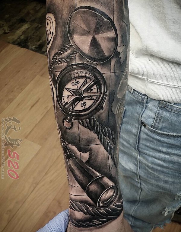 多款帅气的黑灰点刺技巧几何元素指南针纹身图案