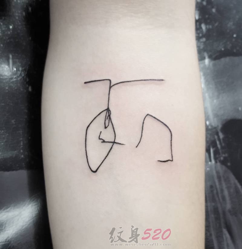 一组关于自行车黑色线条简约纹身图案