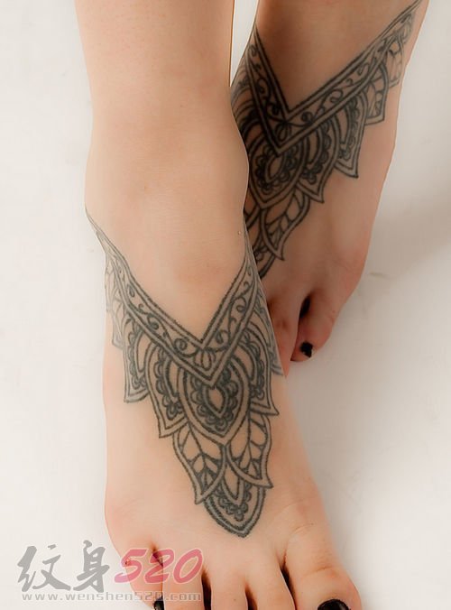 女生脚上黑色线条素描创意小清新纹身图案
