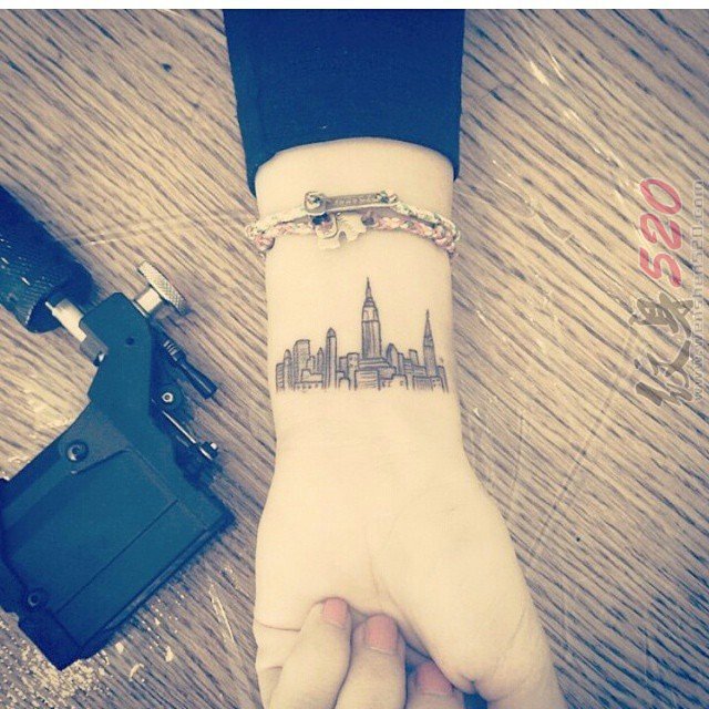 简约线条描绘的精致小清新纹身图案