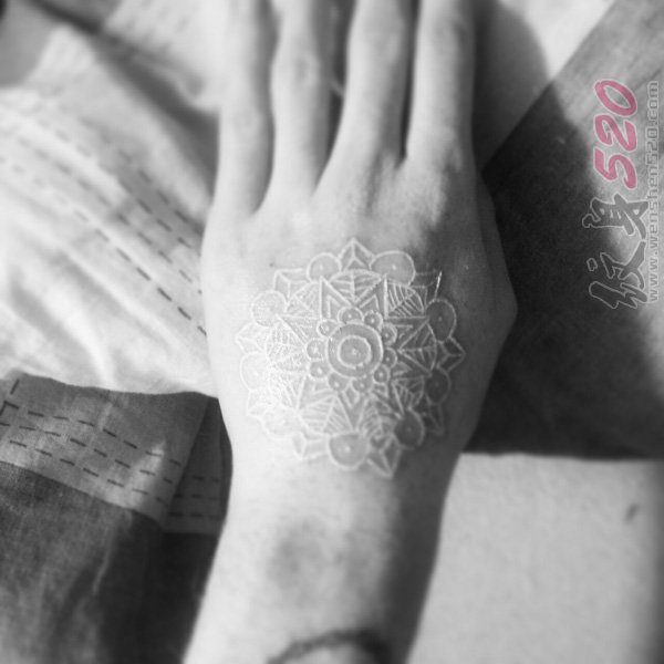 女生喜爱的白色几何元素简单线条创意纹身图案