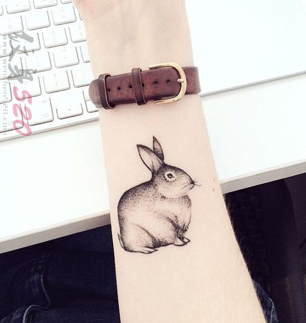 多款关于小动物兔子的黑色线条素描文艺童话纹身图案