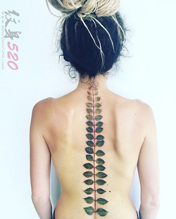 女生背部脊椎黑色线条素描创意唯美纹身图案