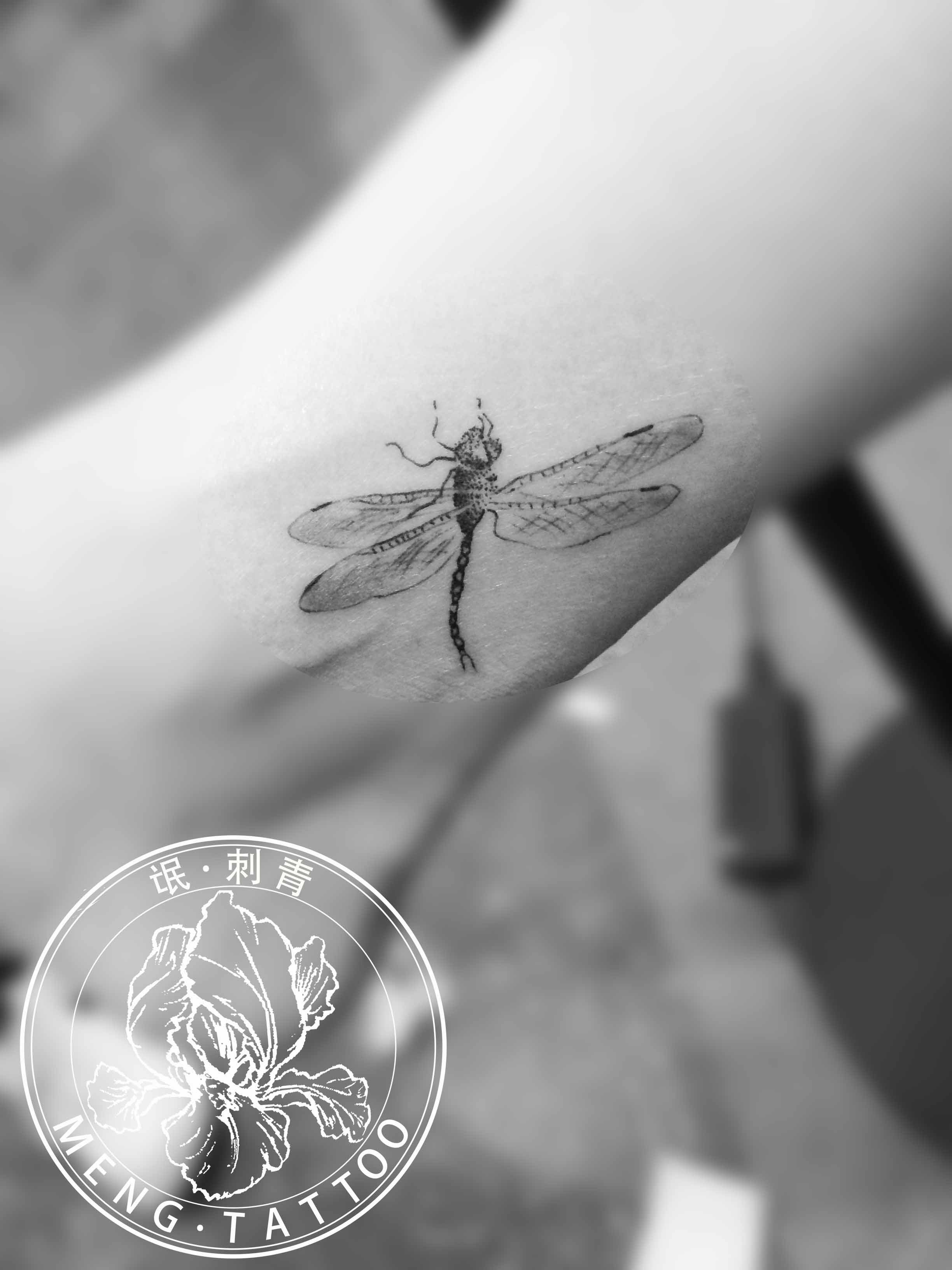 纹身-脚踝蜻蜓纹身图案