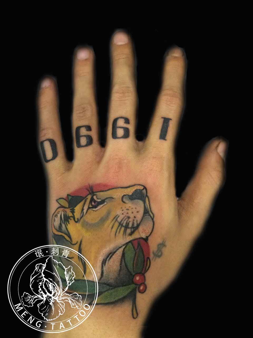 纹身-手面上的数字和动物纹身