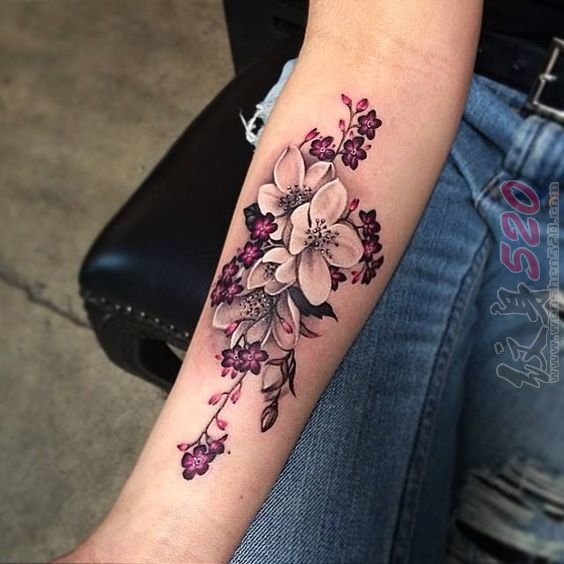 女生喜爱的彩绘技巧植物娇艳花朵纹身图案