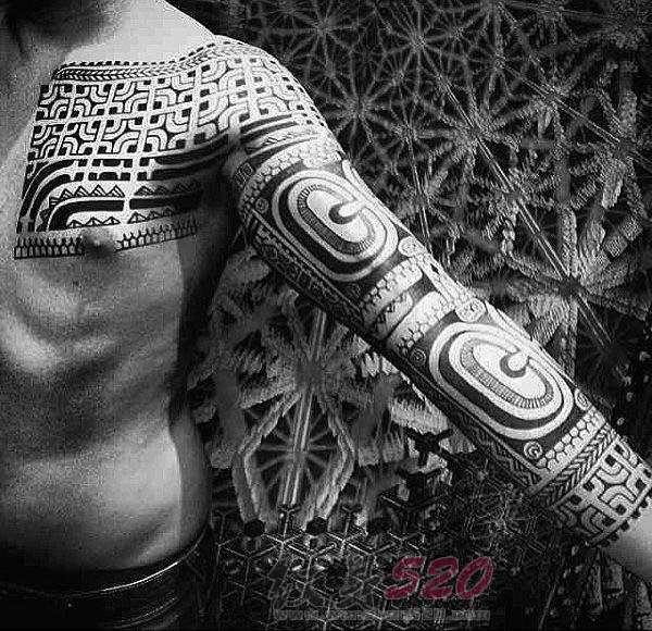 彰显个性又极具霸气的黑色图腾纹身图案