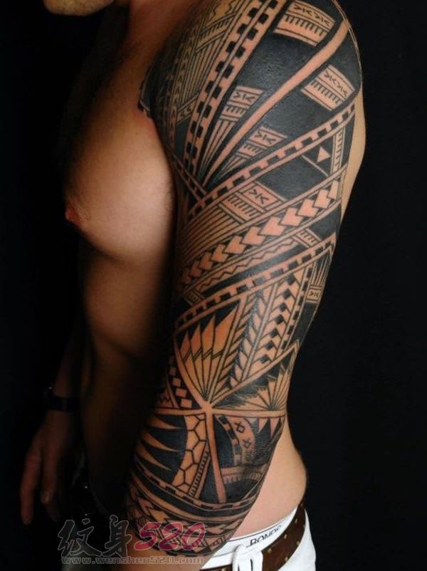 彰显个性又极具霸气的黑色图腾纹身图案